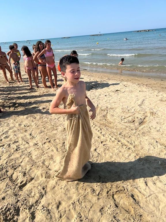 Giochi in riva al mare al Campus in inglese a Roseto degli Abruzzi per bambini e ragazzi