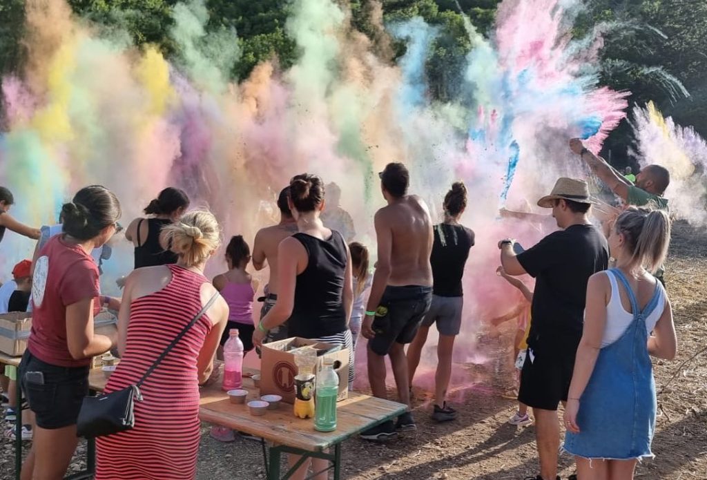 Holi Color in Ferragosto in Fattoria Valle Magica a Carapelle Calvisio