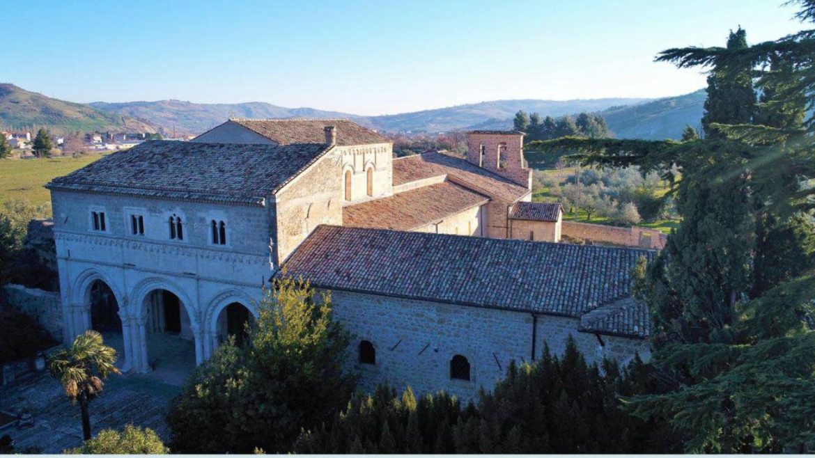 Pasquetta in Abbazia San Clemente a Casauria e Arrostiland