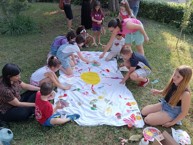 I bambini di LiberArt che dipingono