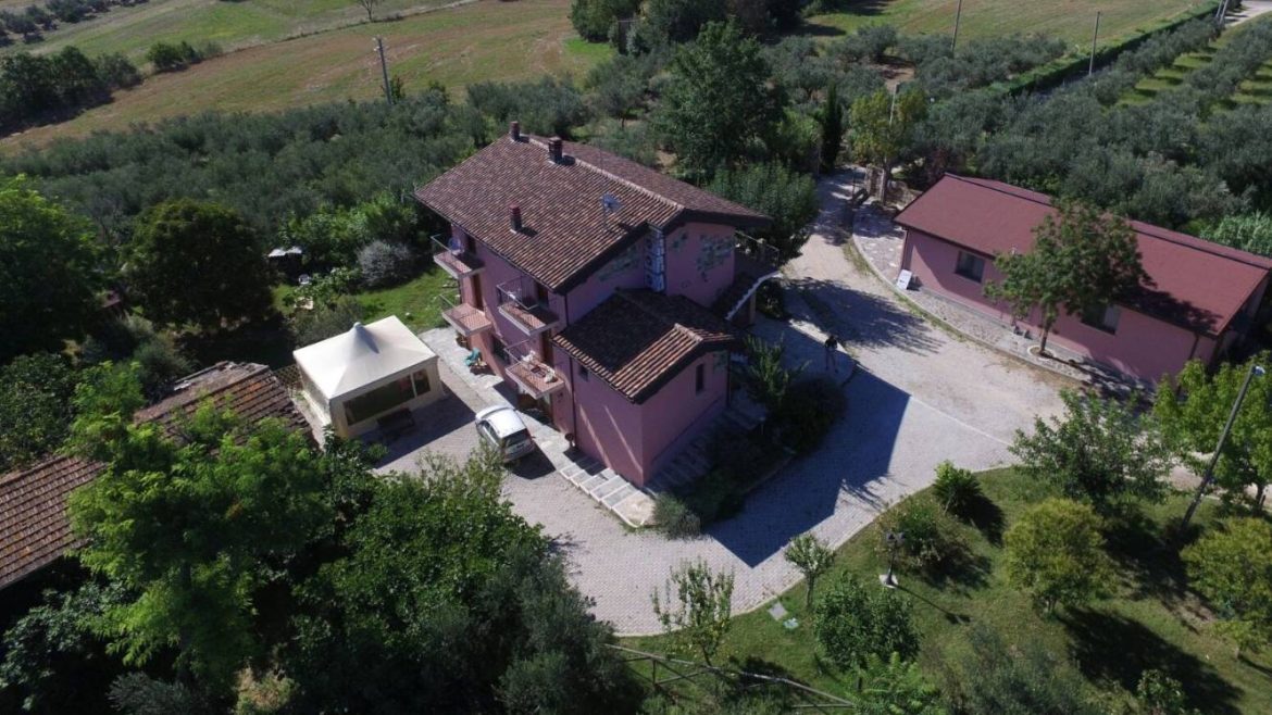 Pasqua e Pasquetta in agriturismo ad Atessa pranzo della tradizione e pulcini in regalo